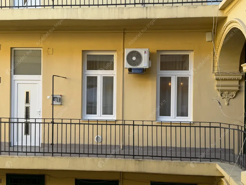 Kiadó albérlet 350000 Ft/hó áron: Budapest, VI. kerület  Vörösmarty utca. Mérete: 37 nm, 1 szobás | Alberlet.hu - 6605739