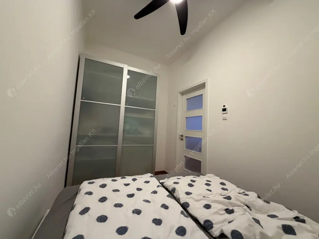 Kiadó albérlet 350000 Ft/hó áron: Budapest, VI. kerület  Vörösmarty utca. Mérete: 37 nm, 1 szobás | Alberlet.hu - 6605742
