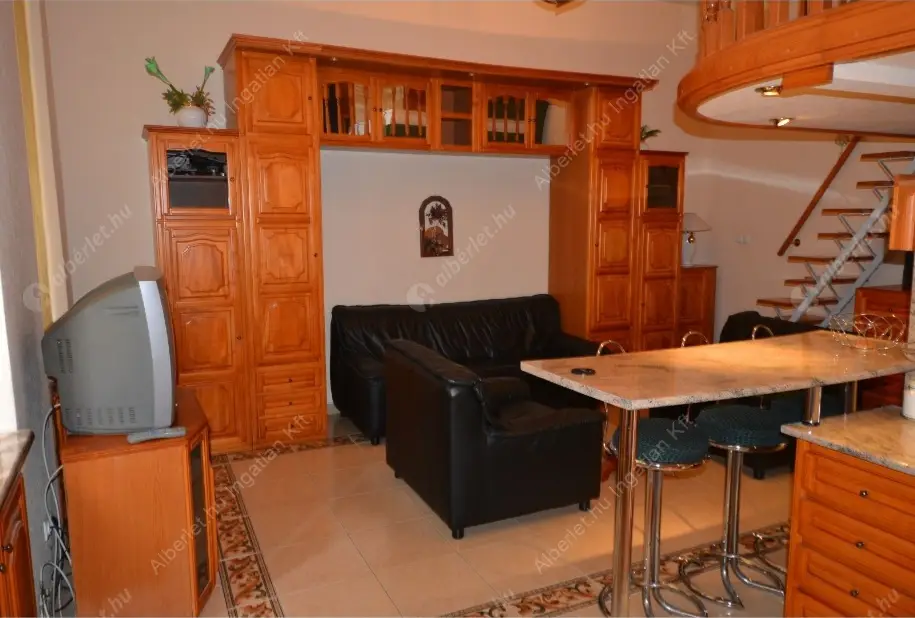 Kiadó albérlet 200000 Ft/hó áron: Budapest, VI. kerület  Vörösmarty utca. Mérete: 40 nm, 1 szobás | Alberlet.hu - 6573053