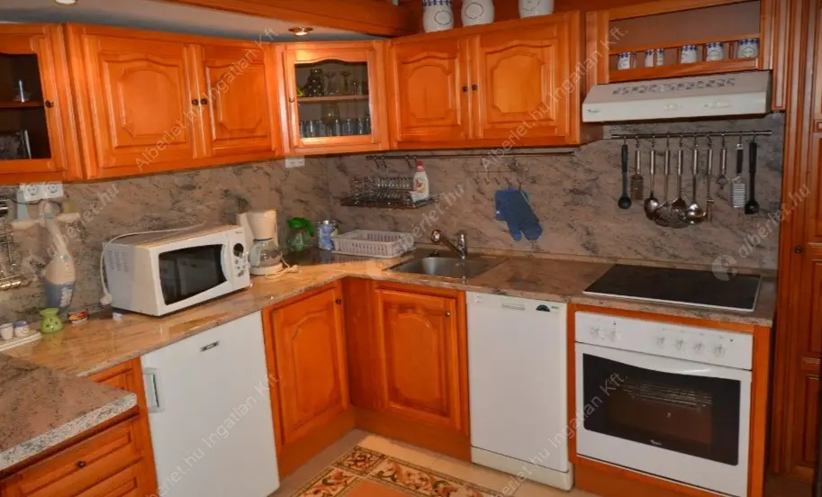 Kiadó albérlet 200000 Ft/hó áron: Budapest, VI. kerület  Vörösmarty utca. Mérete: 40 nm, 1 szobás | Alberlet.hu - 6573058