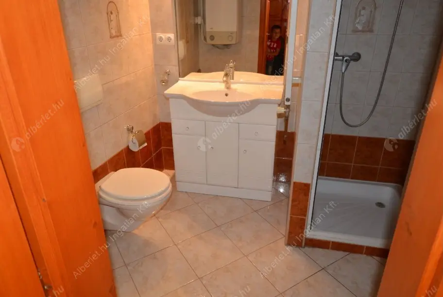 Kiadó albérlet 200000 Ft/hó áron: Budapest, VI. kerület  Vörösmarty utca. Mérete: 40 nm, 1 szobás | Alberlet.hu - 6588288