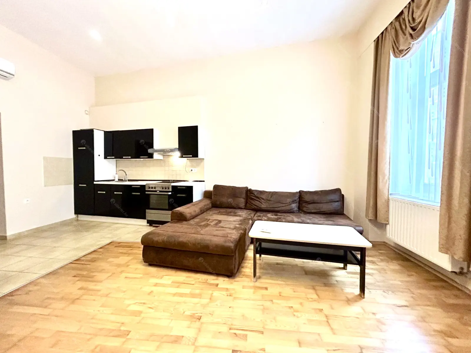 Kiadó albérlet 270000 Ft/hó áron: Budapest, VI. kerület  Vörösmarty utca. Mérete: 65 nm, 3 szobás | Alberlet.hu - 6642210