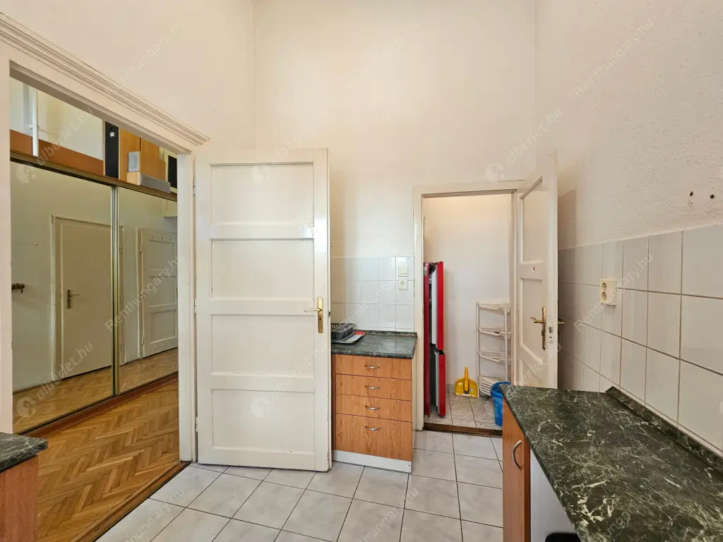 Kiadó albérlet 240000 Ft/hó áron: Budapest, VI. kerület  Vörösmarty utca. Mérete: 69 nm, 2 szobás | Alberlet.hu - 6610969