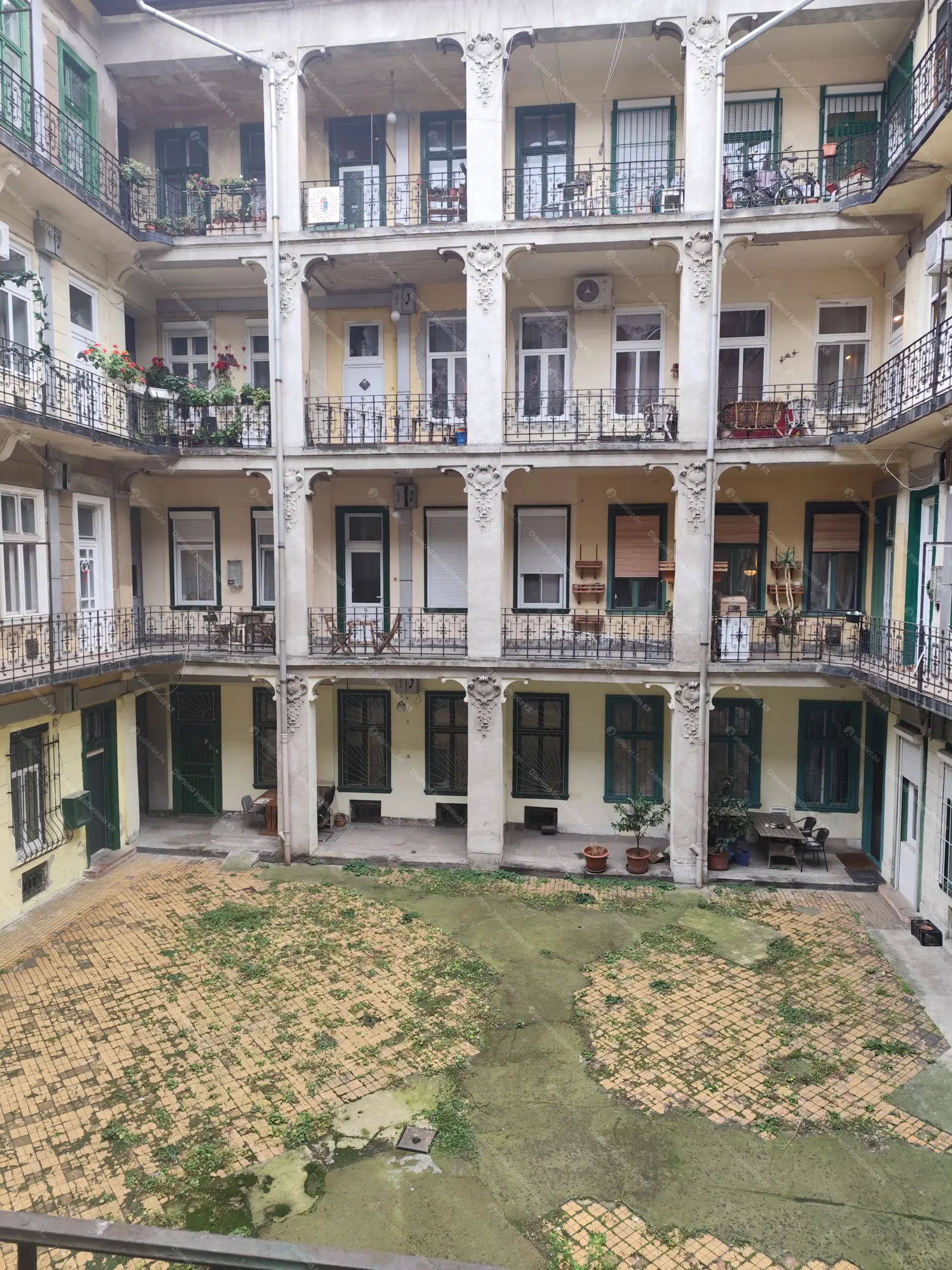 Kiadó albérlet 270000 Ft/hó áron: Budapest, VI. kerület  Vörösmarty utca. Mérete: 70 nm, 2 szobás | Alberlet.hu - 6653865