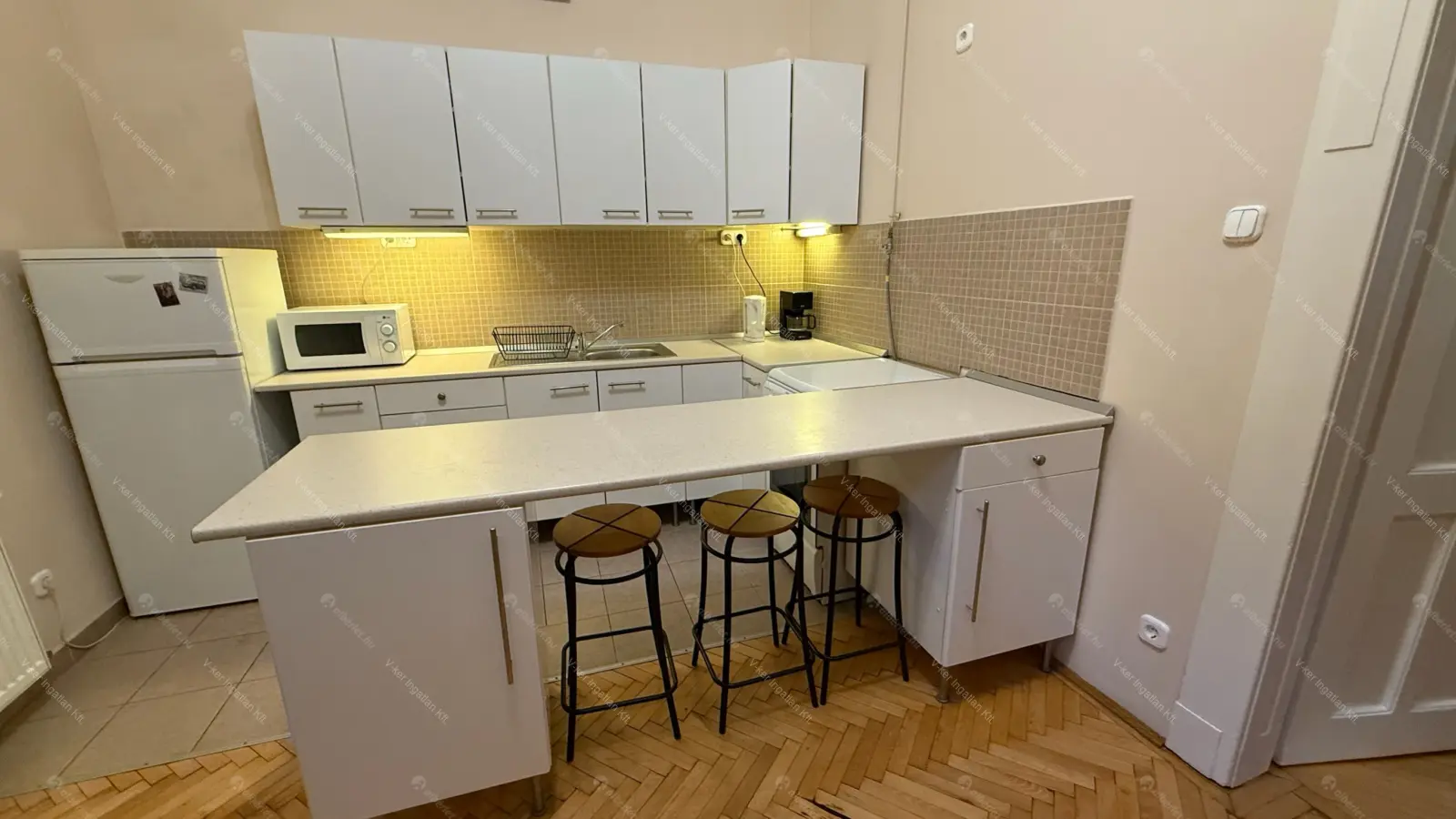 Kiadó albérlet 295000 Ft/hó áron: Budapest, VI. kerület  Vörösmarty utca. Mérete: 70 nm, 2 szobás | Alberlet.hu - 6685831