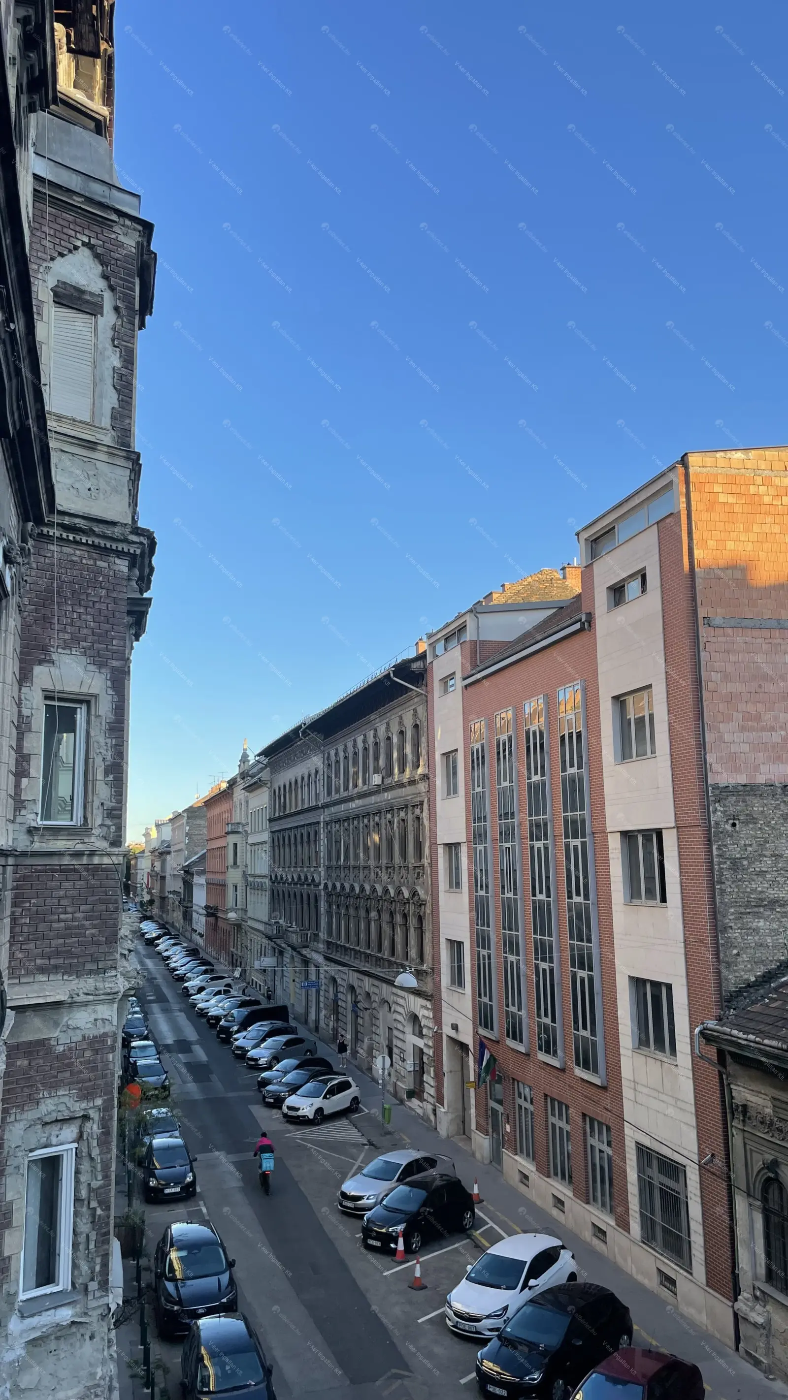 Kiadó albérlet 295000 Ft/hó áron: Budapest, VI. kerület  Vörösmarty utca. Mérete: 70 nm, 2 szobás | Alberlet.hu - 6685845