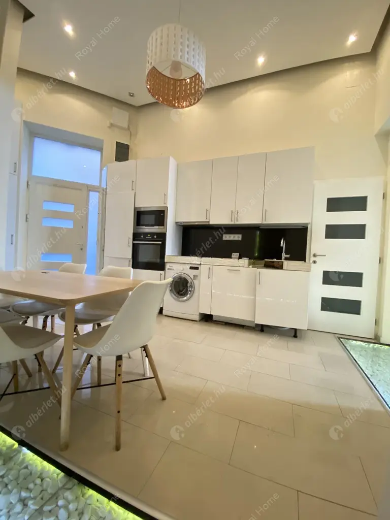 Kiadó albérlet 423000 Ft/hó áron: Budapest, VI. kerület  Vörösmarty utca. Mérete: 70 nm, 3 szobás | Alberlet.hu - 5011528