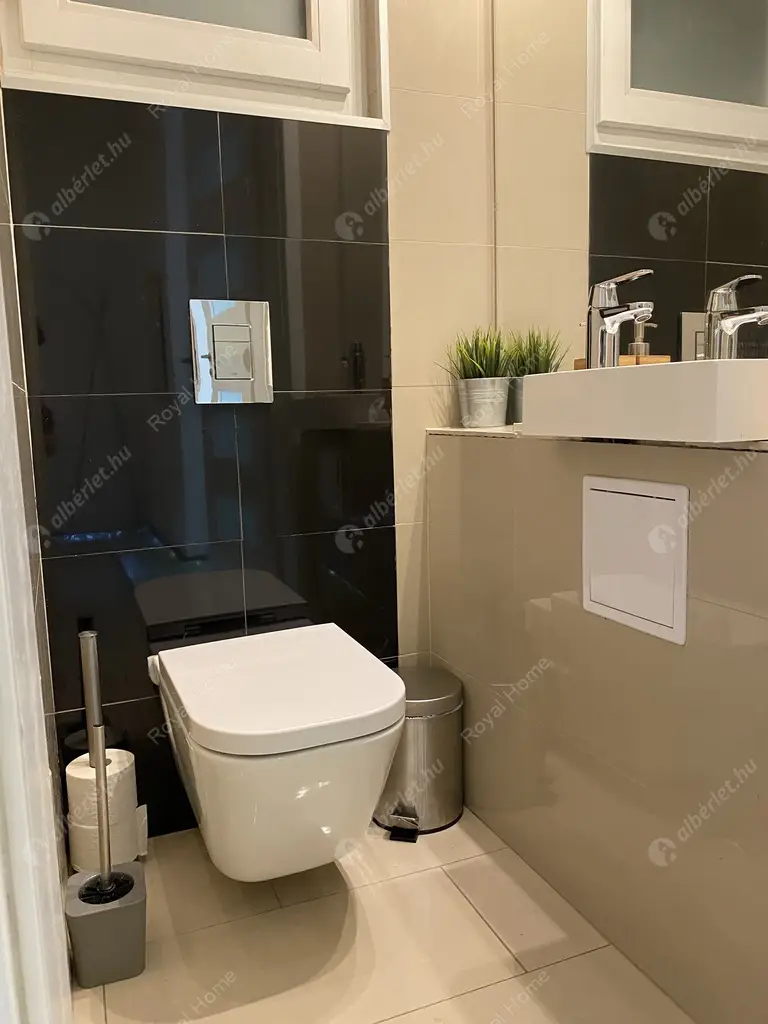 Kiadó albérlet 423000 Ft/hó áron: Budapest, VI. kerület  Vörösmarty utca. Mérete: 70 nm, 3 szobás | Alberlet.hu - 5011535