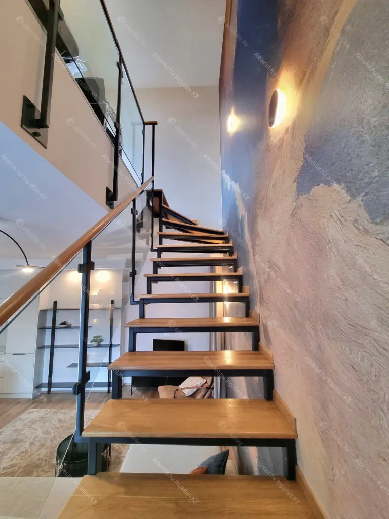 Kiadó albérlet 550000 Ft/hó áron: Budapest, VI. kerület  Vörösmarty utca. Mérete: 73 nm, 3 szobás | Alberlet.hu - 6701975