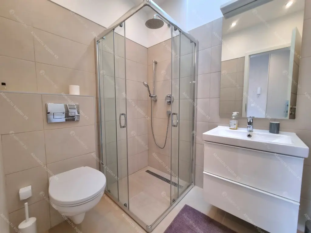 Kiadó albérlet 550000 Ft/hó áron: Budapest, VI. kerület  Vörösmarty utca. Mérete: 73 nm, 3 szobás | Alberlet.hu - 6701979