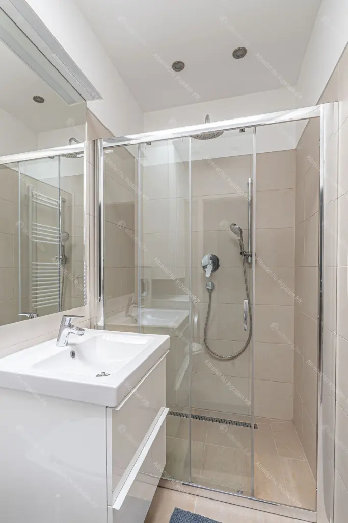 Kiadó albérlet 550000 Ft/hó áron: Budapest, VI. kerület  Vörösmarty utca. Mérete: 73 nm, 3 szobás | Alberlet.hu - 6701980