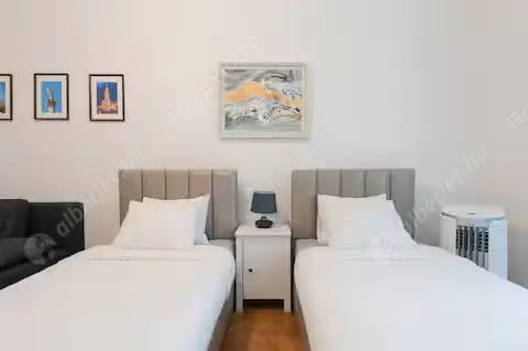 Kiadó albérlet 399000 Ft/hó áron: Budapest, VI. kerület  Weiner Leó utca. Mérete: 80 nm, 4 szobás | Alberlet.hu - 6629240