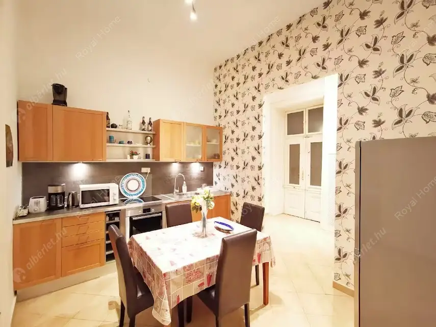 Kiadó albérlet 399000 Ft/hó áron: Budapest, VI. kerület  Weiner Leó utca. Mérete: 80 nm, 4 szobás | Alberlet.hu - 6629244