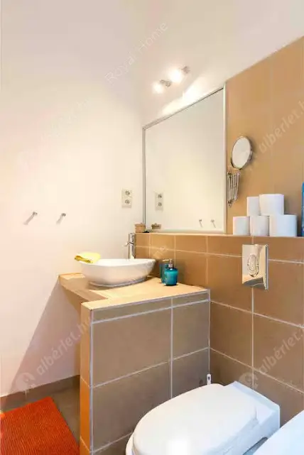 Kiadó albérlet 399000 Ft/hó áron: Budapest, VI. kerület  Weiner Leó utca. Mérete: 80 nm, 4 szobás | Alberlet.hu - 6629247