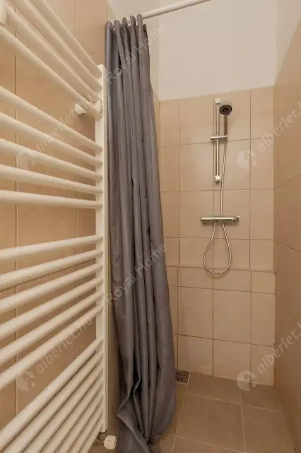 Kiadó albérlet 399000 Ft/hó áron: Budapest, VI. kerület  Weiner Leó utca. Mérete: 80 nm, 4 szobás | Alberlet.hu - 6629249