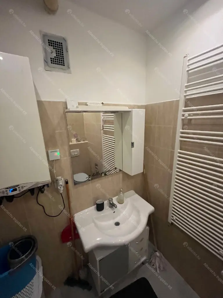 Kiadó albérlet 240000 Ft/hó áron: Budapest, VI. kerület  Zichy Jenő utca. Mérete: 33 nm, 1 szobás | Alberlet.hu - 6667441