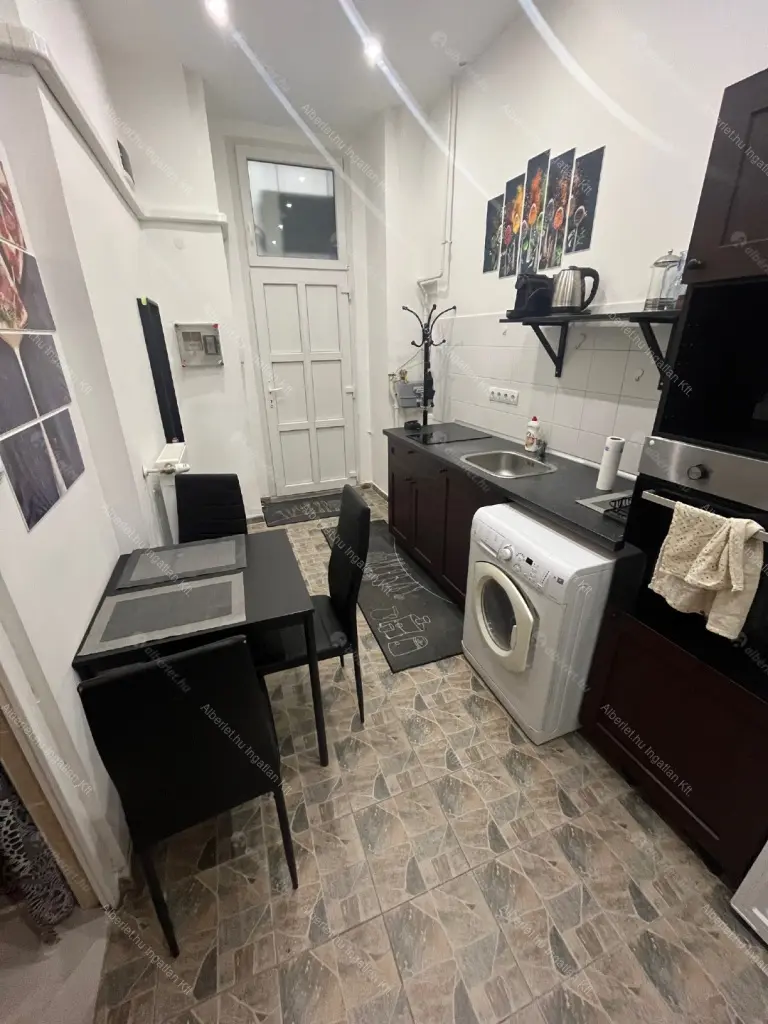 Kiadó albérlet 240000 Ft/hó áron: Budapest, VI. kerület  Zichy Jenő utca. Mérete: 33 nm, 1 szobás | Alberlet.hu - 6667444