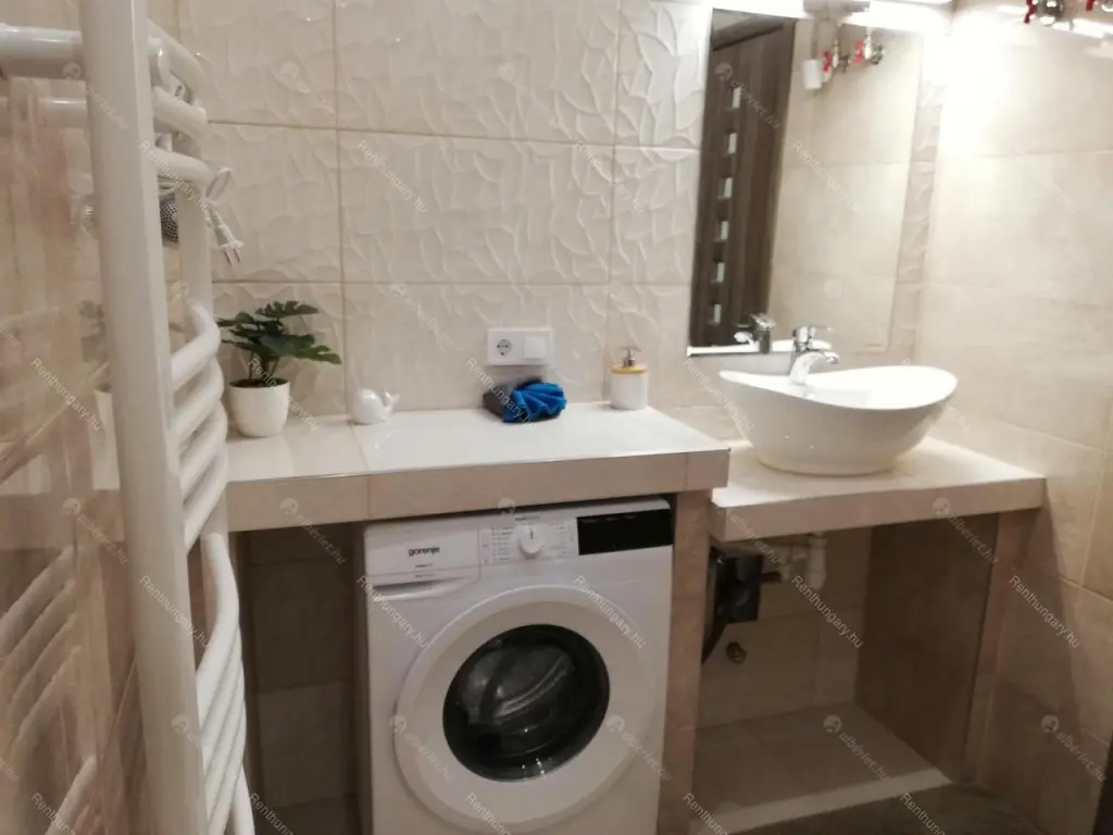 Kiadó albérlet 250000 Ft/hó áron: Budapest, VI. kerület  Zichy Jenő utca. Mérete: 34 nm, 2 szobás | Alberlet.hu - 6669225