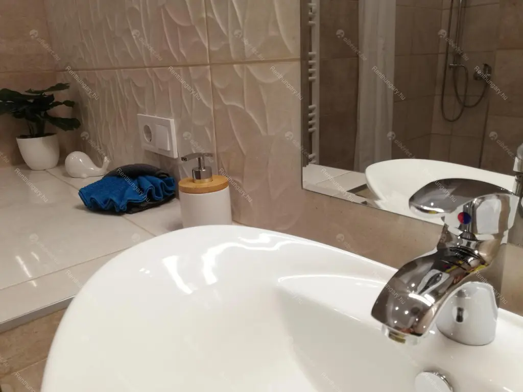 Kiadó albérlet 250000 Ft/hó áron: Budapest, VI. kerület  Zichy Jenő utca. Mérete: 34 nm, 2 szobás | Alberlet.hu - 6669227