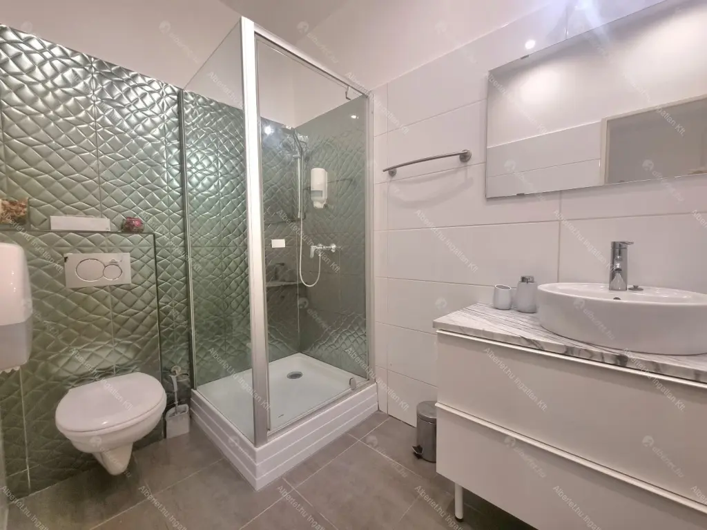 Kiadó albérlet 240000 Ft/hó áron: Budapest, VI. kerület  Zichy Jenő utca. Mérete: 45 nm, 2 szobás | Alberlet.hu - 6692070