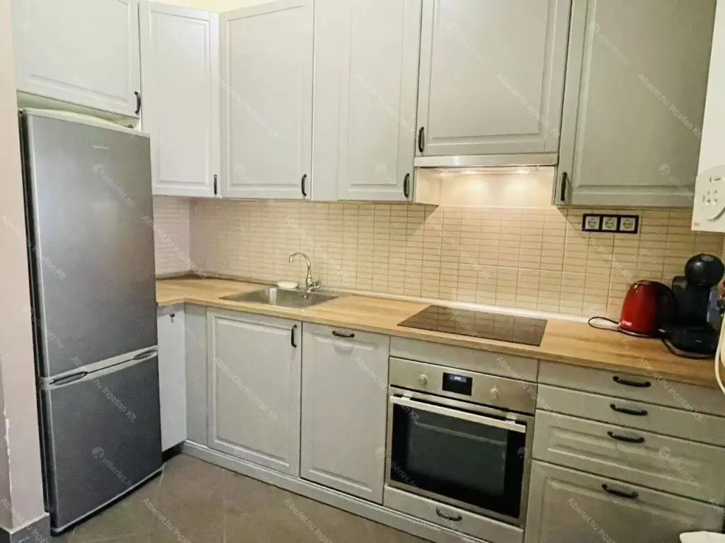 Kiadó albérlet 278000 Ft/hó áron: Budapest, VI. kerület  Zichy Jenő utca. Mérete: 65 nm, 3 szobás | Alberlet.hu - 6698033