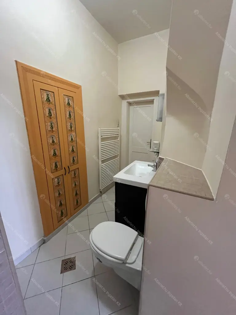 Kiadó albérlet 278000 Ft/hó áron: Budapest, VI. kerület  Zichy Jenő utca. Mérete: 65 nm, 3 szobás | Alberlet.hu - 6698041