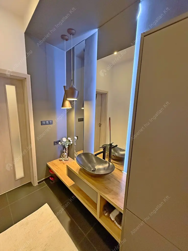 Kiadó albérlet 380000 Ft/hó áron: Budapest, VI. kerület  Zichy Jenő utca. Mérete: 71 nm, 2 szobás | Alberlet.hu - 6513863