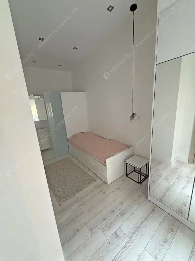 Kiadó albérlet 380000 Ft/hó áron: Budapest, VI. kerület  Zichy Jenő utca. Mérete: 71 nm, 2 szobás | Alberlet.hu - 6513864