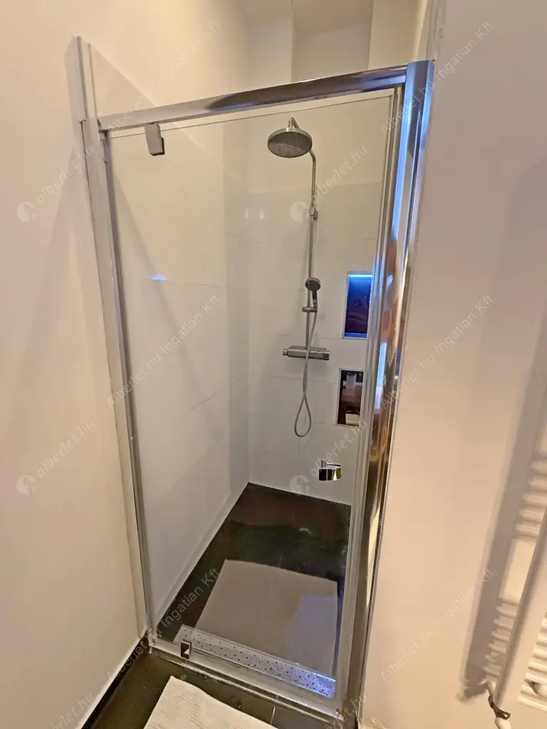 Kiadó albérlet 380000 Ft/hó áron: Budapest, VI. kerület  Zichy Jenő utca. Mérete: 71 nm, 2 szobás | Alberlet.hu - 6513865