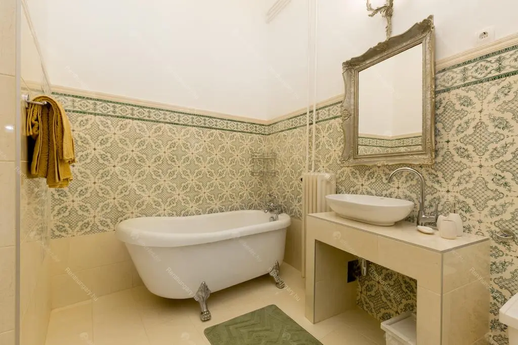 Kiadó albérlet 270000 Ft/hó áron: Budapest, VI. kerület  Zichy Jenő utca. Mérete: 77 nm, 2 szobás | Alberlet.hu - 6669269