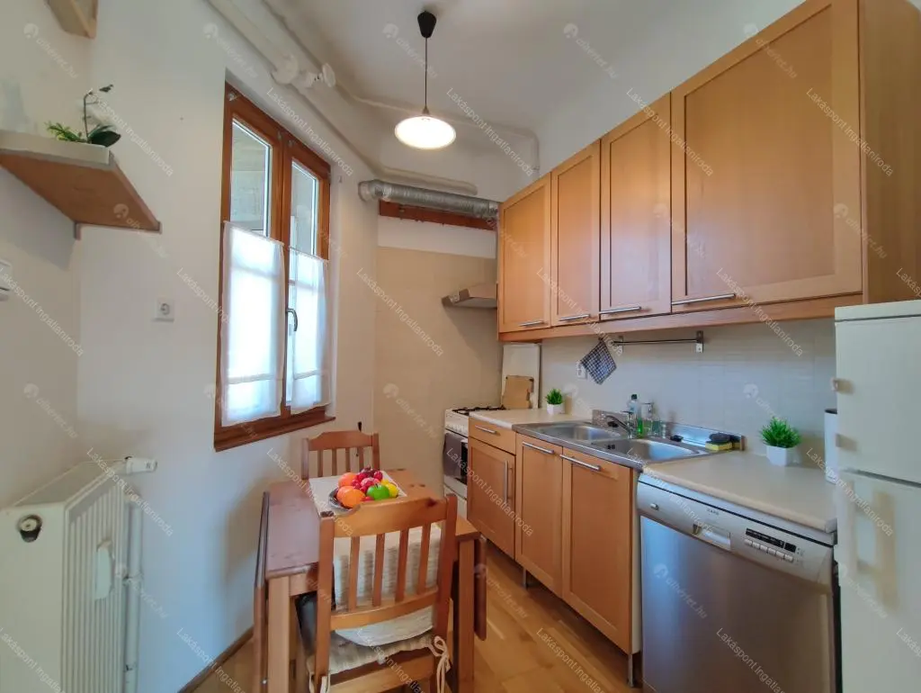 Kiadó albérlet 220000 Ft/hó áron: Budapest, VII. kerület  Akácfa utca. Mérete: 44 nm, 2 szobás | Alberlet.hu - 6701522