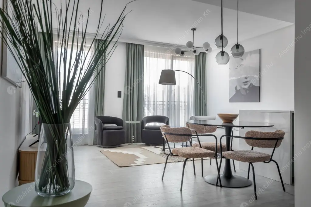 Kiadó albérlet 613000 Ft/hó áron: Budapest, VII. kerület  Akácfa utca. Mérete: 79 nm, 3 szobás | Alberlet.hu - 6554298