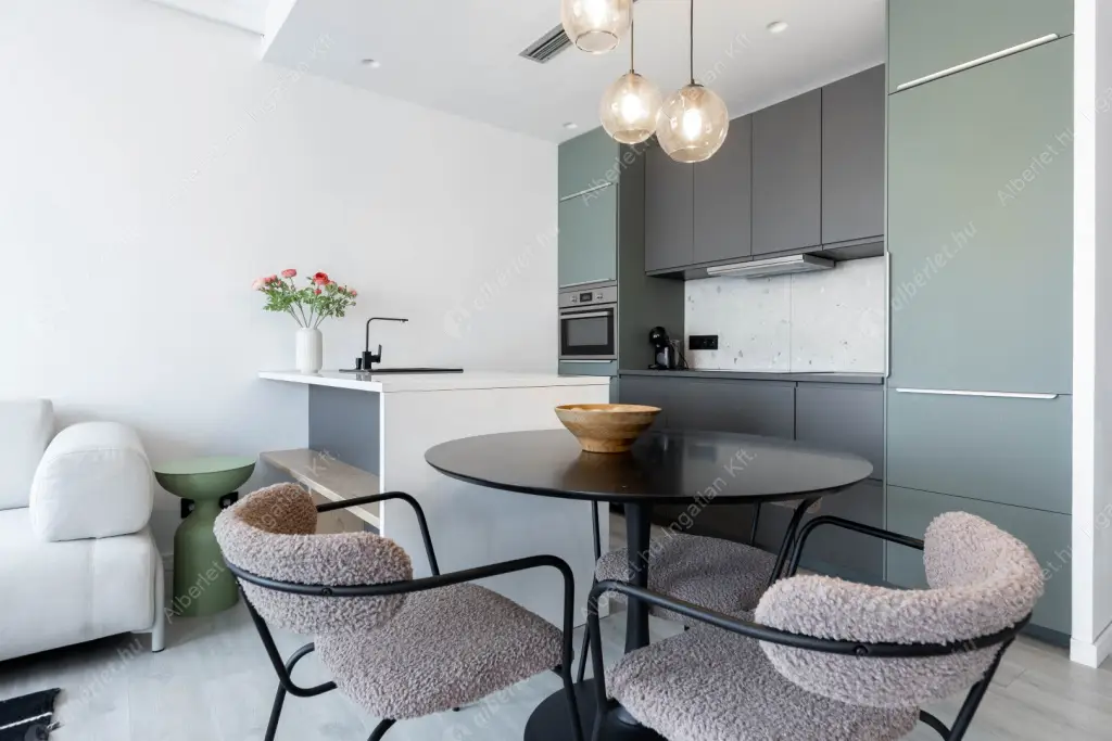 Kiadó albérlet 613000 Ft/hó áron: Budapest, VII. kerület  Akácfa utca. Mérete: 79 nm, 3 szobás | Alberlet.hu - 6554302