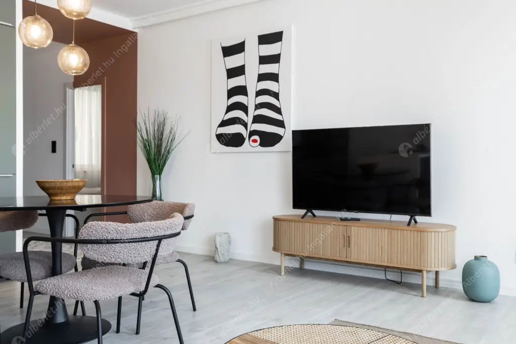 Kiadó albérlet 613000 Ft/hó áron: Budapest, VII. kerület  Akácfa utca. Mérete: 79 nm, 3 szobás | Alberlet.hu - 6554303