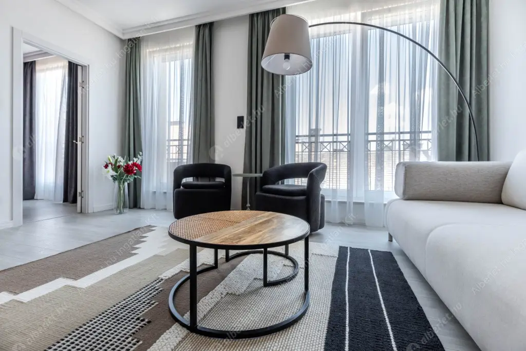 Kiadó albérlet 613000 Ft/hó áron: Budapest, VII. kerület  Akácfa utca. Mérete: 79 nm, 3 szobás | Alberlet.hu - 6554304