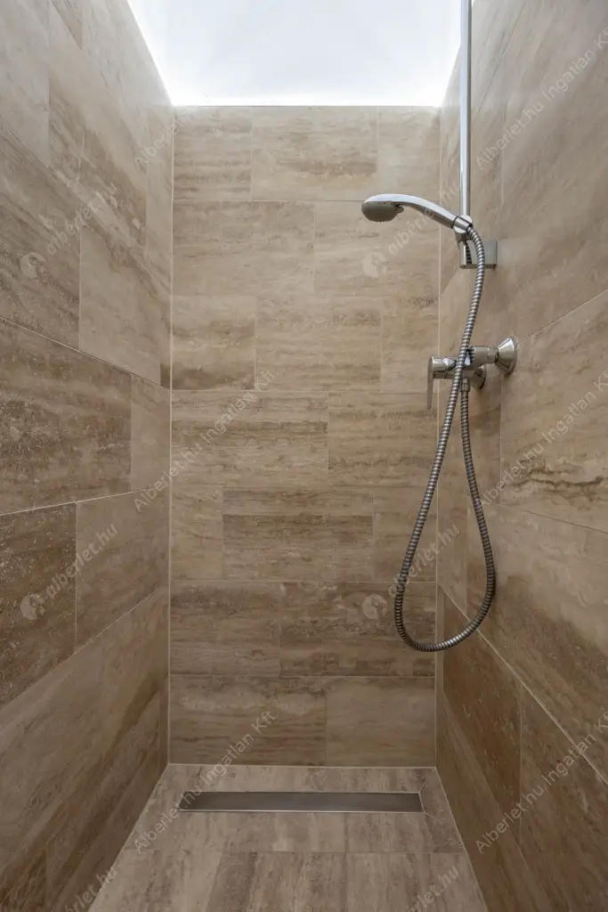 Kiadó albérlet 613000 Ft/hó áron: Budapest, VII. kerület  Akácfa utca. Mérete: 79 nm, 3 szobás | Alberlet.hu - 6554312