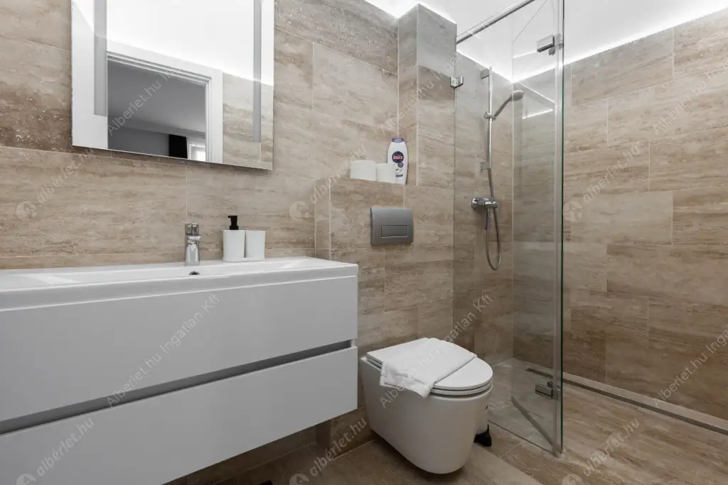 Kiadó albérlet 613000 Ft/hó áron: Budapest, VII. kerület  Akácfa utca. Mérete: 79 nm, 3 szobás | Alberlet.hu - 6554319