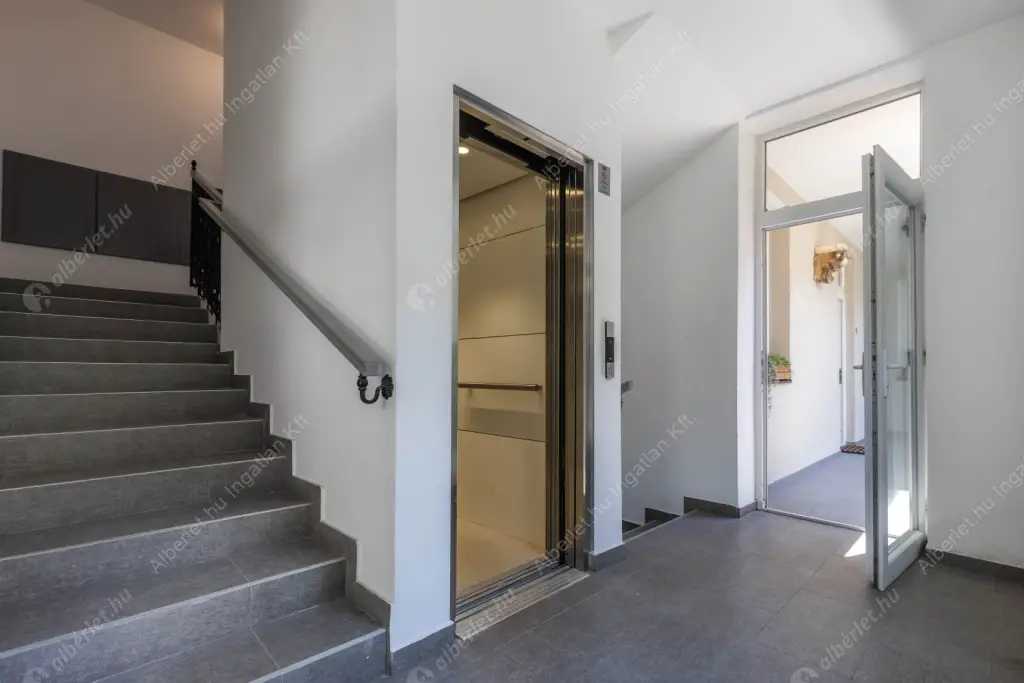 Kiadó albérlet 613000 Ft/hó áron: Budapest, VII. kerület  Akácfa utca. Mérete: 79 nm, 3 szobás | Alberlet.hu - 6554323