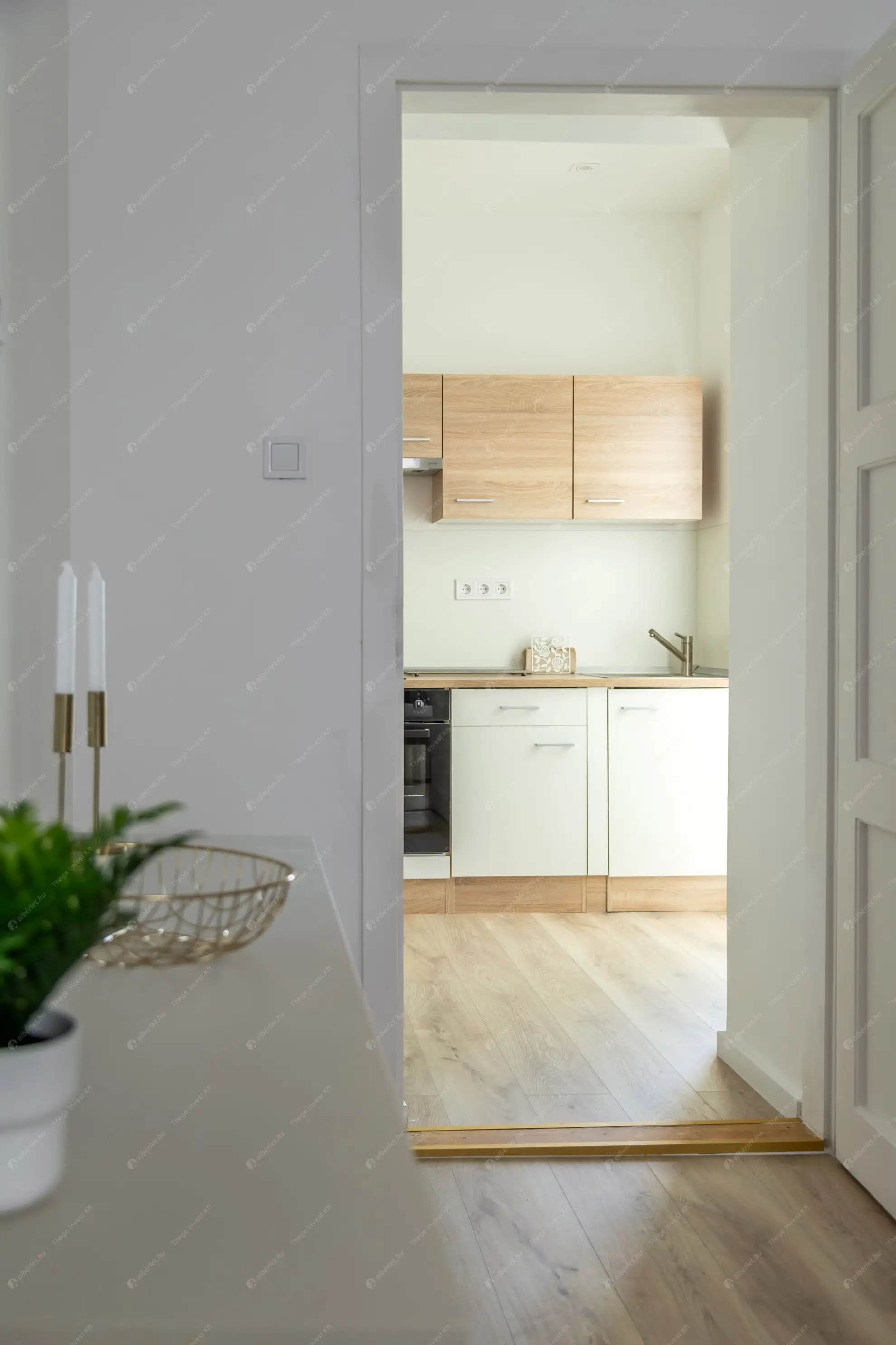 Kiadó albérlet 235000 Ft/hó áron: Budapest, VII. kerület  Almássy tér. Mérete: 25 nm, 1 szobás | Alberlet.hu - 6606574