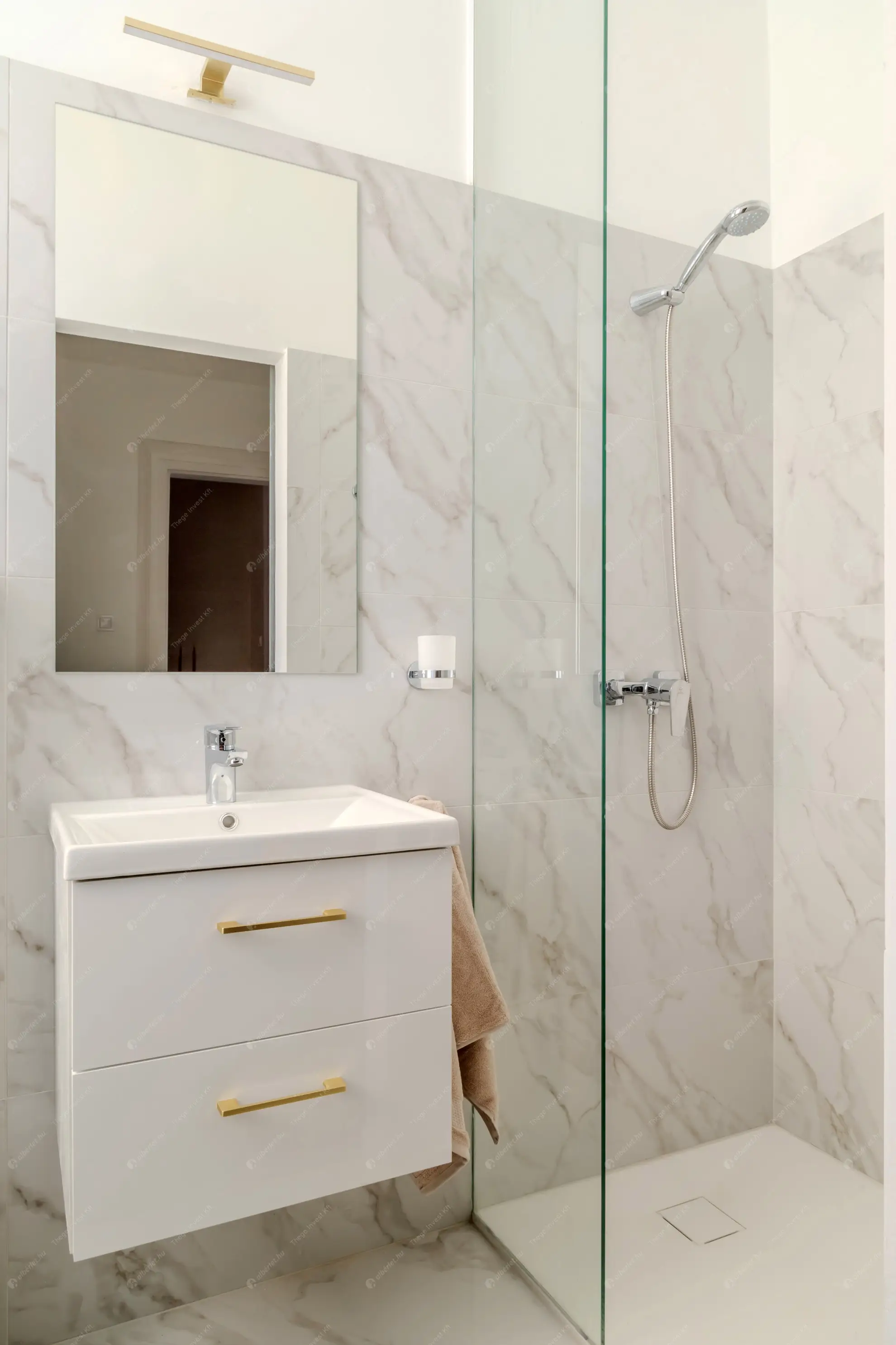 Kiadó albérlet 235000 Ft/hó áron: Budapest, VII. kerület  Almássy tér. Mérete: 25 nm, 1 szobás | Alberlet.hu - 6606577