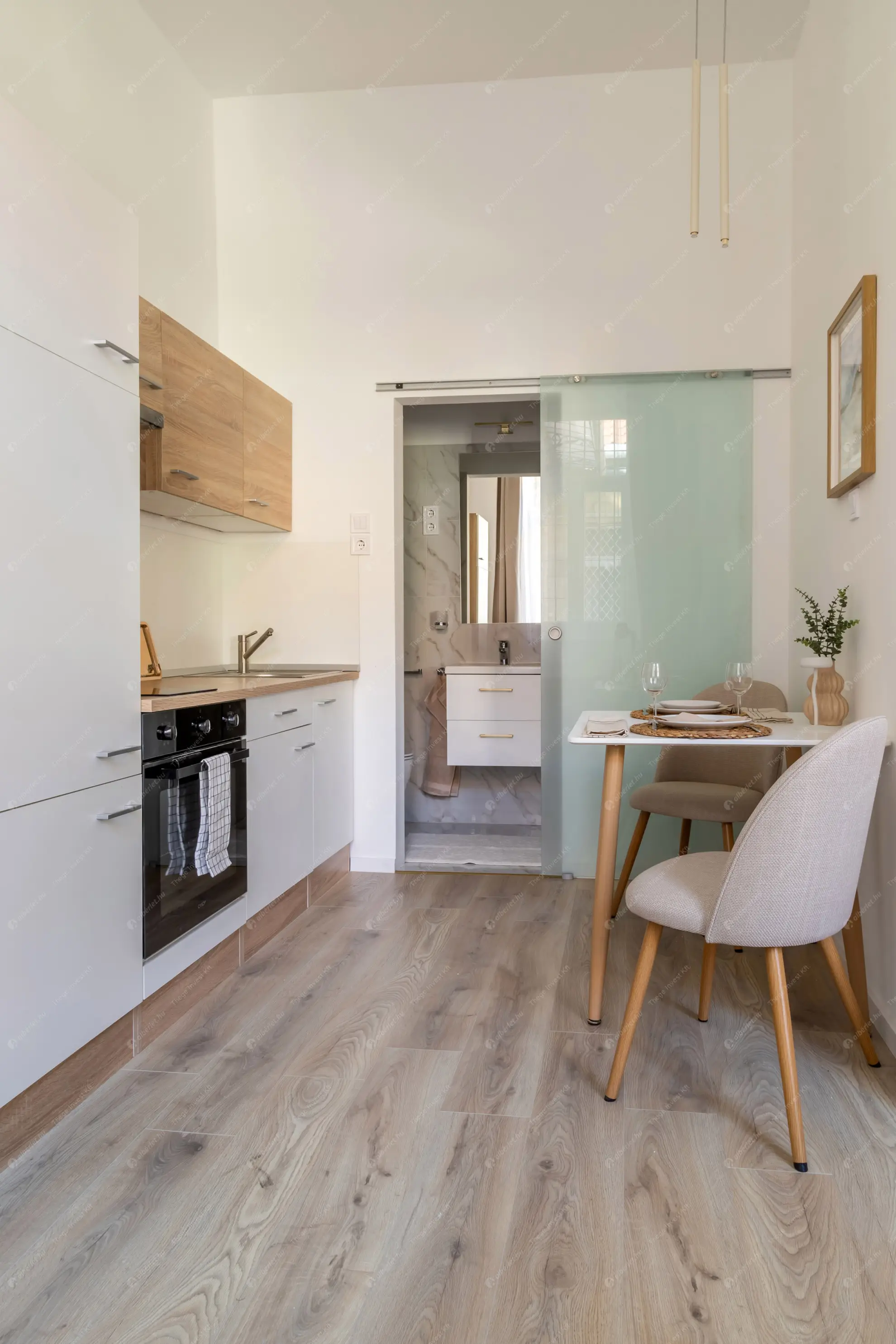 Kiadó albérlet 235000 Ft/hó áron: Budapest, VII. kerület  Almássy tér. Mérete: 25 nm, 1 szobás | Alberlet.hu - 6606585