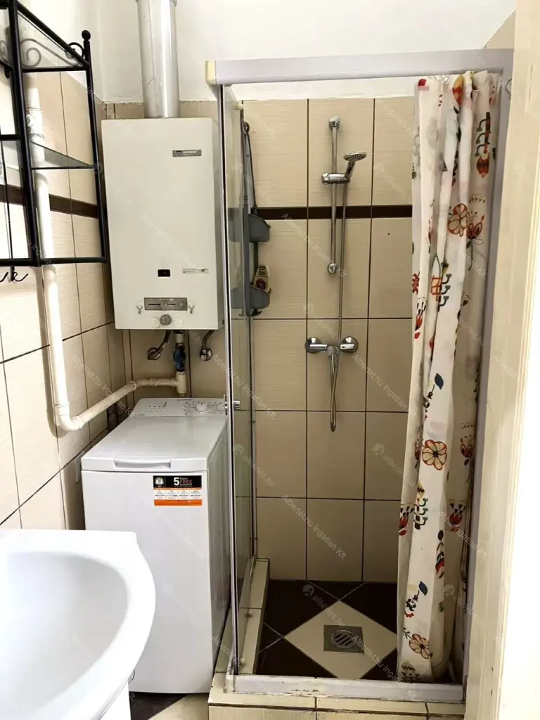 Kiadó albérlet 240000 Ft/hó áron: Budapest, VII. kerület  Almássy utca. Mérete: 42 nm, 2 szobás | Alberlet.hu - 6668684