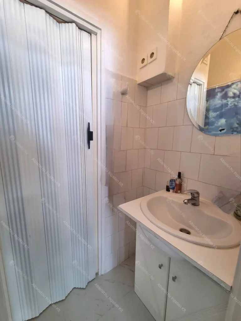 Kiadó albérlet 170000 Ft/hó áron: Budapest, VII. kerület  Alsó erdősor. Mérete: 34 nm, 1 szobás | Alberlet.hu - 6700664