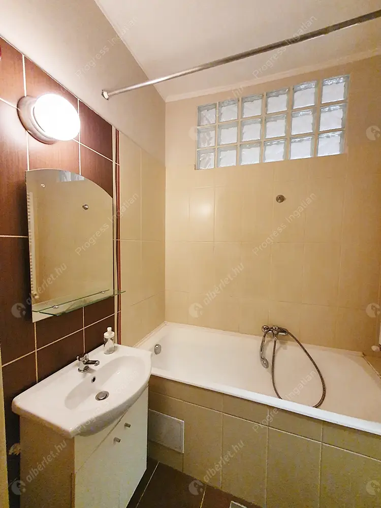 Kiadó albérlet 220000 Ft/hó áron: Budapest, VII. kerület  Asbóth utca. Mérete: 25 nm, 1 szobás | Alberlet.hu - 6632695