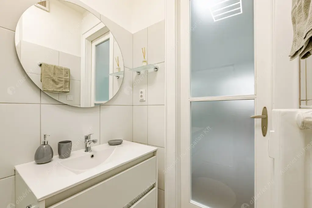 Kiadó albérlet 280000 Ft/hó áron: Budapest, VII. kerület  Asbóth utca. Mérete: 33 nm, 1 szobás | Alberlet.hu - 6588553