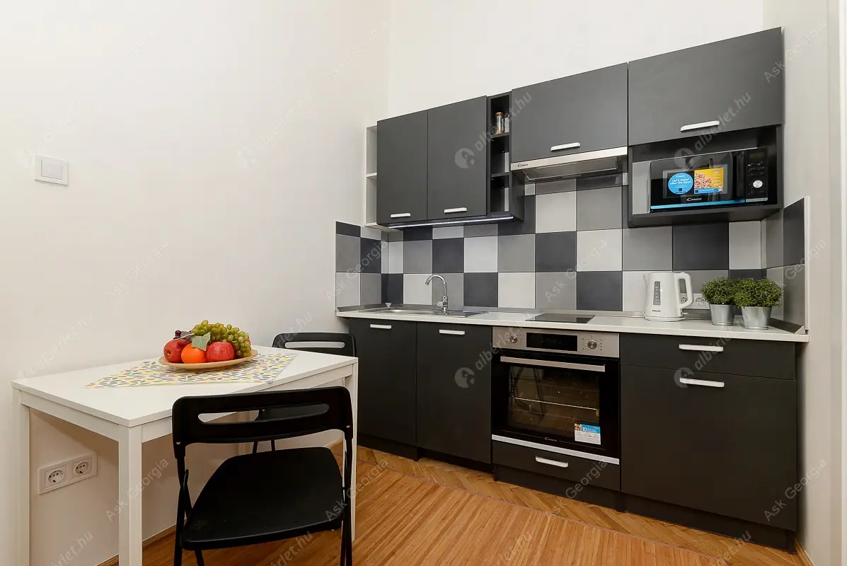 Kiadó albérlet 300000 Ft/hó áron: Budapest, VII. kerület  Barát utca. Mérete: 60 nm, 3 szobás | Alberlet.hu - 6187330