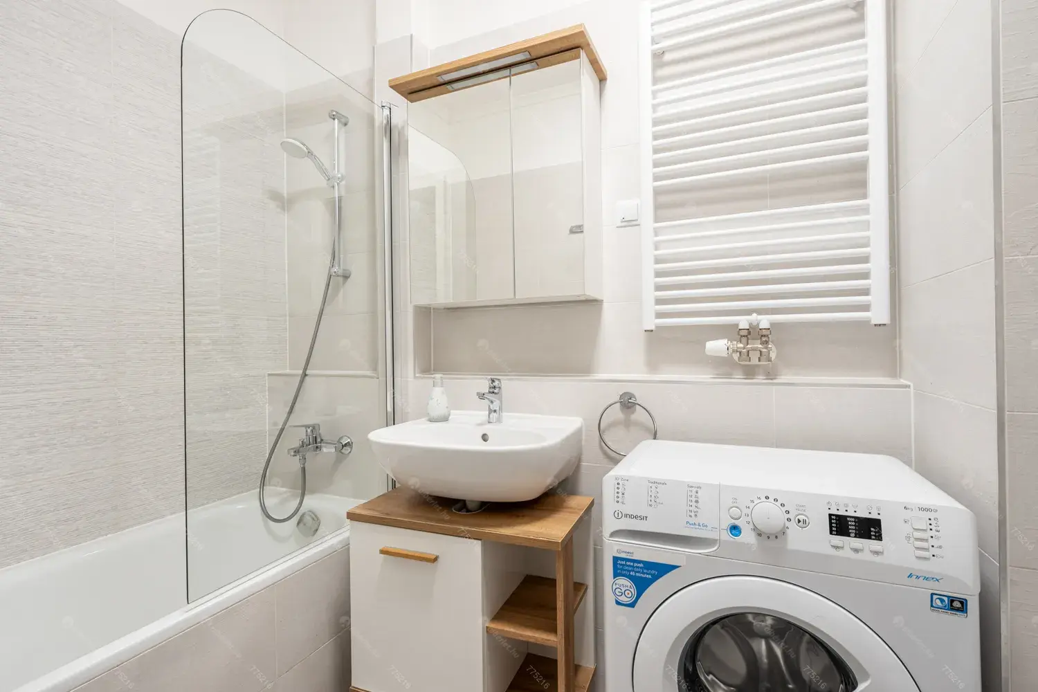 Kiadó albérlet 350000 Ft/hó áron: Budapest, VII. kerület   Corvin sétány . Mérete: 48 nm, 2 szobás | Alberlet.hu - 6663619