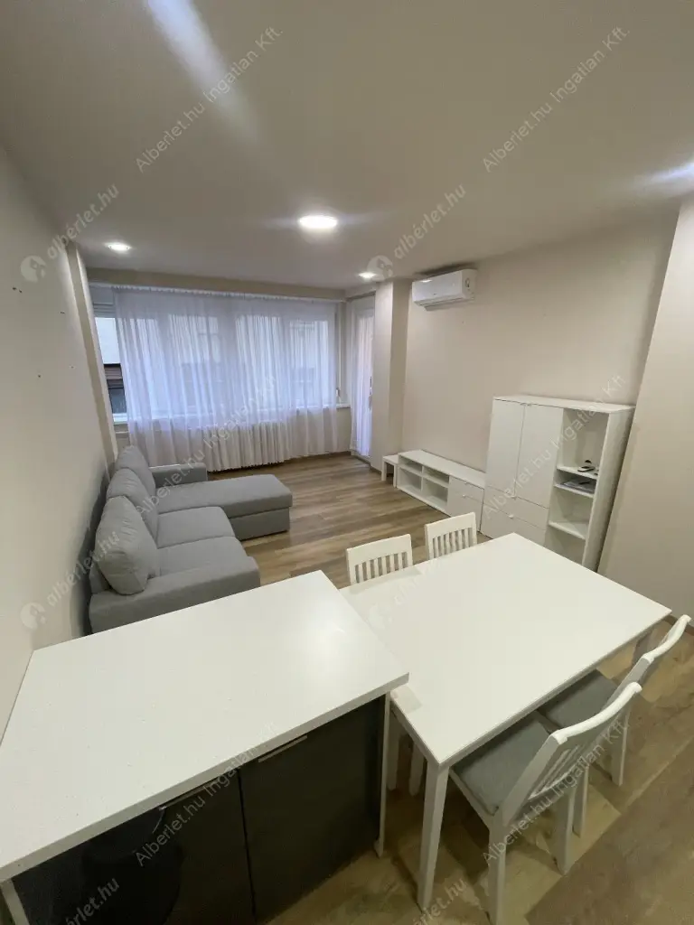 Kiadó albérlet 290000 Ft/hó áron: Budapest, VII. kerület  Csengery utca. Mérete: 43 nm, 2 szobás | Alberlet.hu - 6553749