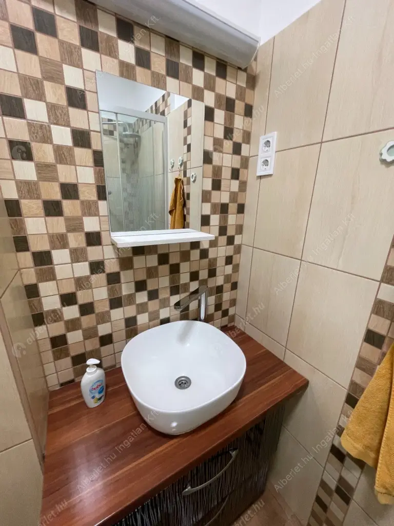 Kiadó albérlet 290000 Ft/hó áron: Budapest, VII. kerület  Csengery utca. Mérete: 43 nm, 2 szobás | Alberlet.hu - 6553764