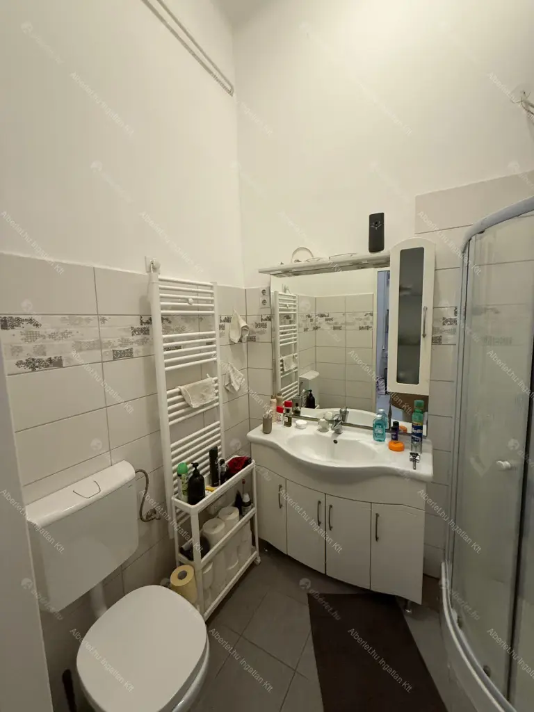 Kiadó albérlet 125000 Ft/hó áron: Budapest, VII. kerület  Csengery utca. Mérete: 58 nm, 3 szobás | Alberlet.hu - 6678174